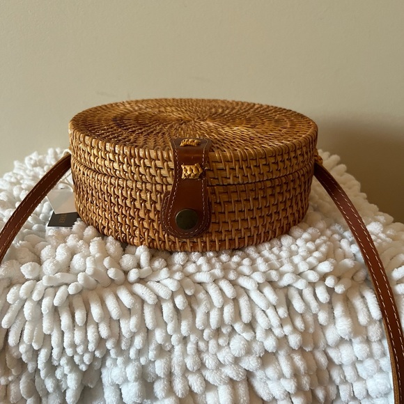 Handmade round Wicker purse. Brand New/ with tag. - Picture 2 of 3